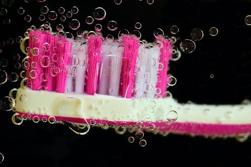 toothbrush 2751212 340